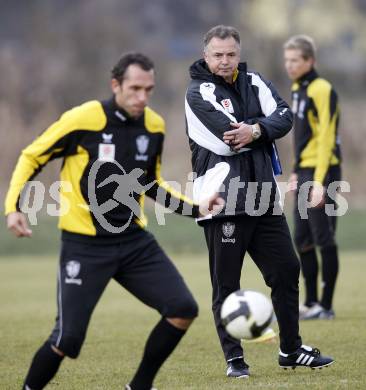 Fussball. Tipp3-Bundesliga. SK Austria Kelag Kaernten  Training. Trainer Joze Prelogar. Moosburg, 26.11.2009. 
Foto: Kuess

---
pressefotos, pressefotografie, kuess, qs, qspictures, sport, bild, bilder, bilddatenbank