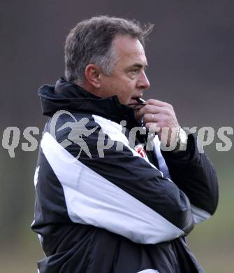 Fussball. Tipp3-Bundesliga. SK Austria Kelag Kaernten  Training. Trainer Joze Prelogar. Moosburg, 26.11.2009. 
Foto: Kuess

---
pressefotos, pressefotografie, kuess, qs, qspictures, sport, bild, bilder, bilddatenbank