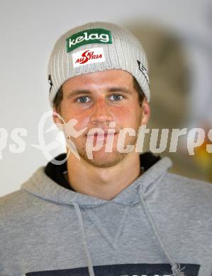 Kaernten Sport. Package Uebergabe. Stefan Schuster (Langlauf).  Klagenfurt, 24.11.2009.
Foto: Kuess
---
pressefotos, pressefotografie, kuess, qs, qspictures, sport, bild, bilder, bilddatenbank