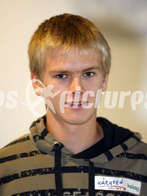 Kaernten Sport. Package Uebergabe.  Markus Ahne (Tennis).  Klagenfurt, 24.11.2009.
Foto: Kuess
---
pressefotos, pressefotografie, kuess, qs, qspictures, sport, bild, bilder, bilddatenbank