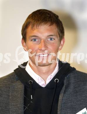 Kaernten Sport. Package Uebergabe. Christoph Leitner (Triathlon).  Klagenfurt, 24.11.2009.
Foto: Kuess
---
pressefotos, pressefotografie, kuess, qs, qspictures, sport, bild, bilder, bilddatenbank