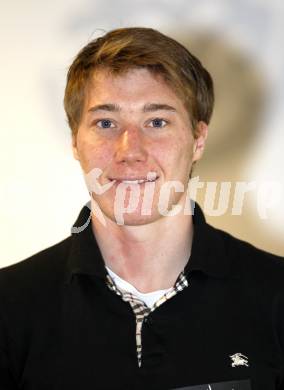 Kaernten Sport. Package Uebergabe. Christoph Lorber (Triathlon).  Klagenfurt, 24.11.2009.
Foto: Kuess
---
pressefotos, pressefotografie, kuess, qs, qspictures, sport, bild, bilder, bilddatenbank