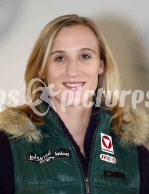 Kaernten Sport. Package Uebergabe.  Sandra Kleinberger (Fechten).  Klagenfurt, 24.11.2009.
Foto: Kuess
---
pressefotos, pressefotografie, kuess, qs, qspictures, sport, bild, bilder, bilddatenbank