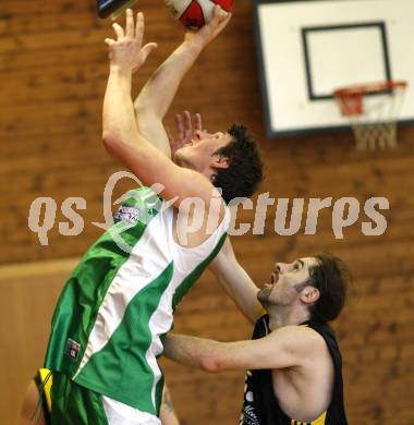 Basketball 2. Bundesliga. KOS Klagenfurt/Celovec gegen ABC Villach. Selmir Husanovic (KOS), Rudi Moschik (Villach). Klagenfurt, am 29.11.2009.
Foto: Kuess
---
pressefotos, pressefotografie, kuess, qs, qspictures, sport, bild, bilder, bilddatenbank