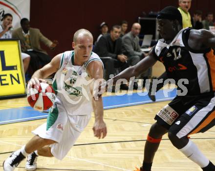 ABL. Basketball Bundesliga. Woerthersee Piraten gegen Dukes Klosterneuburg. Davor Sattler (Piraten), Curtis Bobb (Klosterneuburg). Klagenfurt, am 28.11.2009.
Foto: Kuess
---
pressefotos, pressefotografie, kuess, qs, qspictures, sport, bild, bilder, bilddatenbank