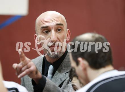 ABL. Basketball Bundesliga. Woerthersee Piraten gegen Dukes Klosterneuburg. Trainer Nenad Videka (Piraten). Klagenfurt, am 28.11.2009.
Foto: Kuess
---
pressefotos, pressefotografie, kuess, qs, qspictures, sport, bild, bilder, bilddatenbank