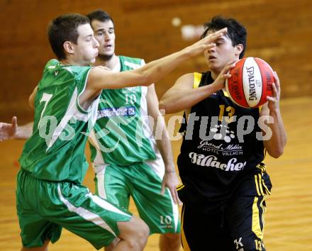 Basketball 2. Bundesliga. KOS Klagenfurt/Celovec gegen ABC Villach. Rok Papic, Matic Ribic (KOS), James Platzer (Villach). Klagenfurt, am 29.11.2009.
Foto: Kuess
---
pressefotos, pressefotografie, kuess, qs, qspictures, sport, bild, bilder, bilddatenbank