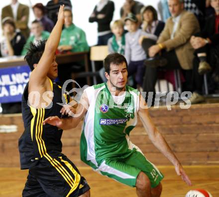 Basketball 2. Bundesliga. KOS Klagenfurt/Celovec gegen ABC Villach. Matic Ribic (KOS), James Platzer (Villach). Klagenfurt, am 29.11.2009.
Foto: Kuess
---
pressefotos, pressefotografie, kuess, qs, qspictures, sport, bild, bilder, bilddatenbank