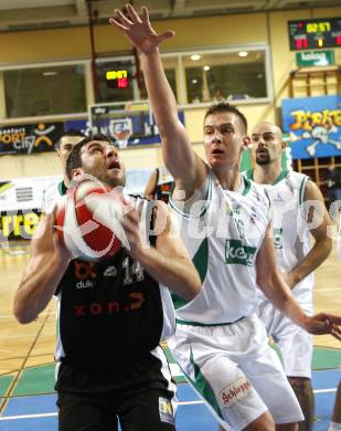 ABL. Basketball Bundesliga. Woerthersee Piraten gegen Dukes Klosterneuburg. Rasid Mahalbasic (Piraten), Ramis Sulijanovic (Klosterneuburg). Klagenfurt, am 28.11.2009.
Foto: Kuess
---
pressefotos, pressefotografie, kuess, qs, qspictures, sport, bild, bilder, bilddatenbank