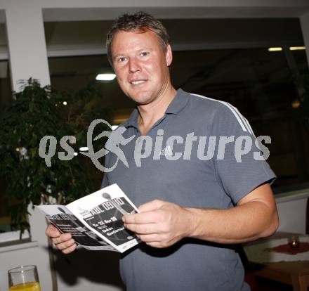 ABL. Basketball Bundesliga. Woerthersee Piraten gegen Dukes Klosterneuburg. Klaus Ofner (Mannschaftsweltmeister in der Nordischen Kombination). Klagenfurt, am 28.11.2009.
Foto: Kuess
---
pressefotos, pressefotografie, kuess, qs, qspictures, sport, bild, bilder, bilddatenbank