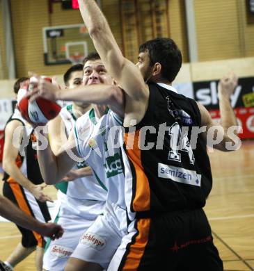 ABL. Basketball Bundesliga. Woerthersee Piraten gegen Dukes Klosterneuburg. Rasid Mahalbasic (Piraten), Ramis Sulijanovic (Klosterneuburg). Klagenfurt, am 28.11.2009.
Foto: Kuess
---
pressefotos, pressefotografie, kuess, qs, qspictures, sport, bild, bilder, bilddatenbank