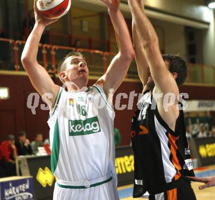 ABL. Basketball Bundesliga. Woerthersee Piraten gegen Dukes Klosterneuburg. Rasid Mahalbasic (Piraten), Ramis Sulijanovic (Klosterneuburg). Klagenfurt, am 28.11.2009.
Foto: Kuess
---
pressefotos, pressefotografie, kuess, qs, qspictures, sport, bild, bilder, bilddatenbank