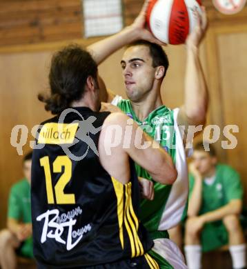 Basketball 2. Bundesliga. KOS Klagenfurt/Celovec gegen ABC Villach. Ziga Fermentin (KOS), Rudi Moschik (Villach). Klagenfurt, am 29.11.2009.
Foto: Kuess
---
pressefotos, pressefotografie, kuess, qs, qspictures, sport, bild, bilder, bilddatenbank