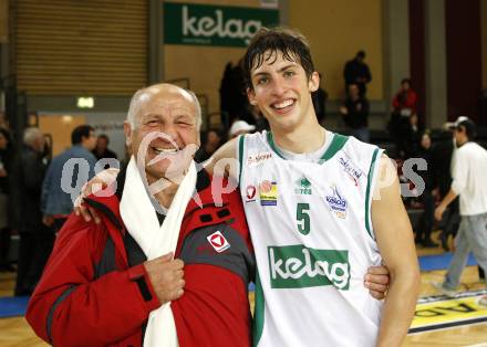 Basketball Bundesliga. Woerthersee Piraten gegen Xion Dukes Klosterneuburg. Joe Tiger Pachler, Sebastian Schaal (Piraten). Klagenfurt, 28.11.2009
Foto: Kuess

---
pressefotos, pressefotografie, kuess, qs, qspictures, sport, bild, bilder, bilddatenbank