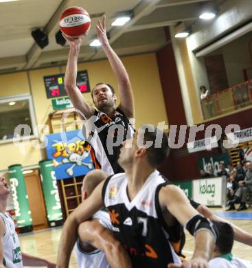 ABL. Basketball Bundesliga. Woerthersee Piraten gegen Dukes Klosterneuburg. Marco Moric (Klosterneuburg). Klagenfurt, am 28.11.2009.
Foto: Kuess
---
pressefotos, pressefotografie, kuess, qs, qspictures, sport, bild, bilder, bilddatenbank