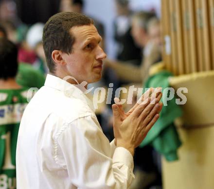 Basketball 2. Bundesliga. KOS Klagenfurt/Celovec gegen ABC Villach. Trainer Matic Vidic (KOS). Klagenfurt, am 29.11.2009.
Foto: Kuess
---
pressefotos, pressefotografie, kuess, qs, qspictures, sport, bild, bilder, bilddatenbank