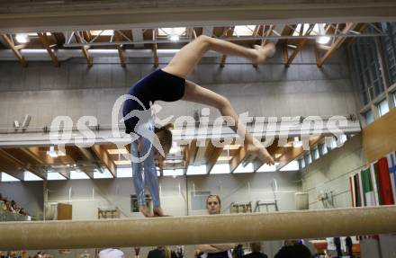 Turnen. Alpe Adria Cup. Petra Stietka. Klagenfurt, am 28.11.2009.
Foto: Kuess
---
pressefotos, pressefotografie, kuess, qs, qspictures, sport, bild, bilder, bilddatenbank