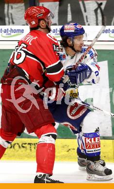 EBEL. Eishockey Bundesliga. EC Pasut VSV gegen HK Acroni Jesenice. Christian Ban (VSV), Sabahudin Kovacevic (Jesenice). Villach, am 1.12.2009.
Foto: Kuess 


---
pressefotos, pressefotografie, kuess, qs, qspictures, sport, bild, bilder, bilddatenbank