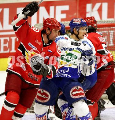 EBEL. Eishockey Bundesliga. EC Pasut VSV gegen HK Acroni Jesenice. Philipp Pinter (VSV), Todd Elik (Jesenice). Villach, am 1.12.2009.
Foto: Kuess 


---
pressefotos, pressefotografie, kuess, qs, qspictures, sport, bild, bilder, bilddatenbank