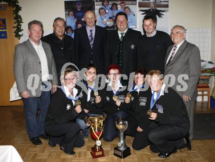 Stocksport. Eisschiessen. EV Edelweiss. Empfang Europacupsieger. Otto Pichler, Arnold Jobst, Manfred Mertel, Wolfgang Winkelbauer, Guenther Leikam, Johann Berger. Birgit Pichler, Barbara Pajer, Sabine Fillafer, Silvia Grafenauer, Gertrude Pichler. Klagenfurt, am 29.11.2009.
Foto: Kuess
---
pressefotos, pressefotografie, kuess, qs, qspictures, sport, bild, bilder, bilddatenbank