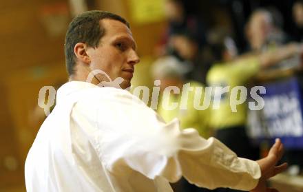 Basketball 2. Bundesliga. KOS Klagenfurt/Celovec gegen ABC Villach. Trainer Matic Vidic (KOS). Klagenfurt, am 29.11.2009.
Foto: Kuess
---
pressefotos, pressefotografie, kuess, qs, qspictures, sport, bild, bilder, bilddatenbank