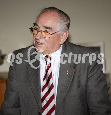 Stocksport. Eisschiessen. EV Edelweiss. Empfang Europacupsieger. GR Johann Berger. Klagenfurt, am 29.11.2009.
Foto: Kuess
---
pressefotos, pressefotografie, kuess, qs, qspictures, sport, bild, bilder, bilddatenbank