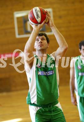 Basketball 2. Bundesliga. KOS Klagenfurt/Celovec gegen ABC Villach. Juergen Mader (KOS). Klagenfurt, am 29.11.2009.
Foto: Kuess
---
pressefotos, pressefotografie, kuess, qs, qspictures, sport, bild, bilder, bilddatenbank