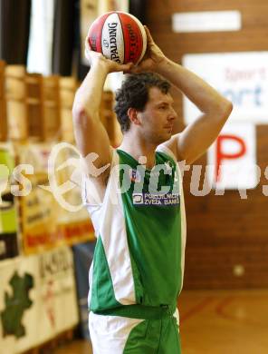 Basketball 2. Bundesliga. KOS Klagenfurt/Celovec gegen ABC Villach. Juergen Mader (KOS). Klagenfurt, am 29.11.2009.
Foto: Kuess
---
pressefotos, pressefotografie, kuess, qs, qspictures, sport, bild, bilder, bilddatenbank