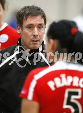 Volleyball. CEV - Cup. ATSC Wildcats gegen Clube Desportivo Ribeirense. Trainer Helmut Voggenberger (Wildcats). Klagenfurt, 2.12.2009.
Foto: Kuess 


---
pressefotos, pressefotografie, kuess, qs, qspictures, sport, bild, bilder, bilddatenbank