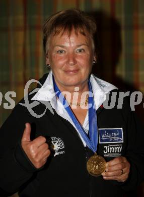 Stocksport. Eisschiessen. EV Edelweiss. Empfang Europacupsieger. Gertrude Pichler. Klagenfurt, am 29.11.2009.
Foto: Kuess
---
pressefotos, pressefotografie, kuess, qs, qspictures, sport, bild, bilder, bilddatenbank