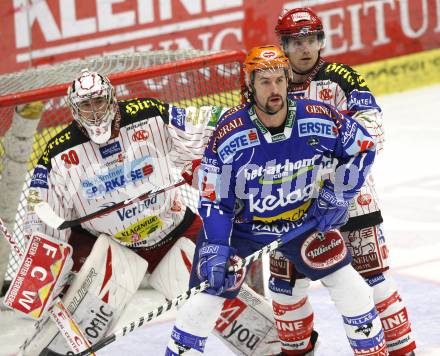 EBEL. Eishockey Bundesliga. EC Pasut VSV gegen KAC.  Kiel McLeod (VSV), Rene Swette, Kirk Furey (KAC). Villach, am 11.10.2009.
Foto: Kuess 


---
pressefotos, pressefotografie, kuess, qs, qspictures, sport, bild, bilder, bilddatenbank