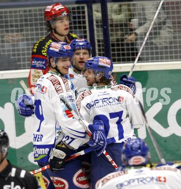 EBEL. Eishockey Bundesliga.  VSV gegen KAC. Torjubel Guenther Lanzinger, Stefan Bacher, Wolfgang Kromp (VSV). Villach, am 8.12.2009.
Foto: Kuess 


---
pressefotos, pressefotografie, kuess, qs, qspictures, sport, bild, bilder, bilddatenbank