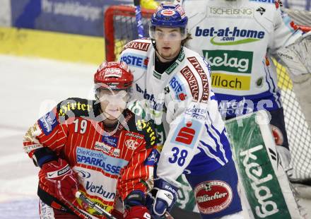 EBEL. Eishockey Bundesliga.  VSV gegen KAC. Marco Zorec, (VSV), Stefan Geier (KAC). Villach, am 8.12.2009.
Foto: Kuess 


---
pressefotos, pressefotografie, kuess, qs, qspictures, sport, bild, bilder, bilddatenbank