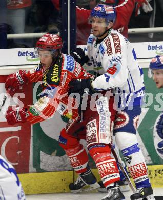 EBEL. Eishockey Bundesliga.  VSV gegen KAC. Mickey Elick, (VSV), Silvio Jakobitsch (KAC). Villach, am 8.12.2009.
Foto: Kuess 


---
pressefotos, pressefotografie, kuess, qs, qspictures, sport, bild, bilder, bilddatenbank