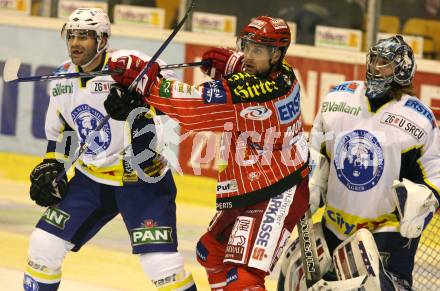 EBEL. Eishockey Bundesliga. EC KAC gegen KHLMedvescak Zagreb. Jason Morgan (KAC), Richard Seeley, Robert Kristan (Zagreb). Klagenfurt, am 11.12.2009.
Foto: Nadja Kuess
---
pressefotos, pressefotografie, kuess, qs, qspictures, sport, bild, bilder, bilddatenbank