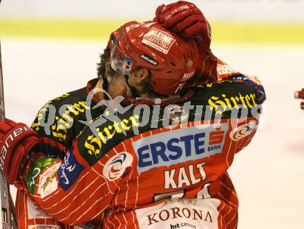 EBEL. Eishockey Bundesliga. EC KAC gegen KHLMedvescak Zagreb. Torjubel Silvio Jakobitsch, Dieter Kalt (KAC). Klagenfurt, am 11.12.2009.
Foto: Nadja Kuess
---
pressefotos, pressefotografie, kuess, qs, qspictures, sport, bild, bilder, bilddatenbank