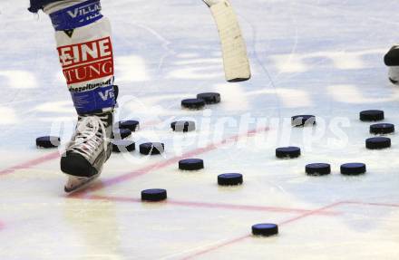 EBEL. Eishockey Bundesliga.  VSV gegen KAC. Feature. Eisschuh, Pucks. Villach, am 8.12.2009.
Foto: Kuess 


---
pressefotos, pressefotografie, kuess, qs, qspictures, sport, bild, bilder, bilddatenbank