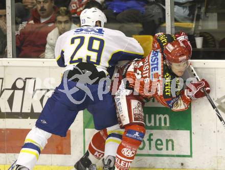 EBEL. Eishockey Bundesliga. EC KAC gegen KHLMedvescak Zagreb. Johannes Kirisits (KAC), Joel Prpich (Zagreb). Klagenfurt, am 11.12.2009.
Foto: Kuess
---
pressefotos, pressefotografie, kuess, qs, qspictures, sport, bild, bilder, bilddatenbank