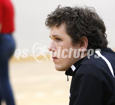 Volleyball MEVZA. ATSC Wildcats gegen Bratislava. Physiotherapeut Thomas Wolkersdorfer (Wildcats). Klagenfurt, 12.12.2009
Foto: Kuess

---
pressefotos, pressefotografie, kuess, qs, qspictures, sport, bild, bilder, bilddatenbank