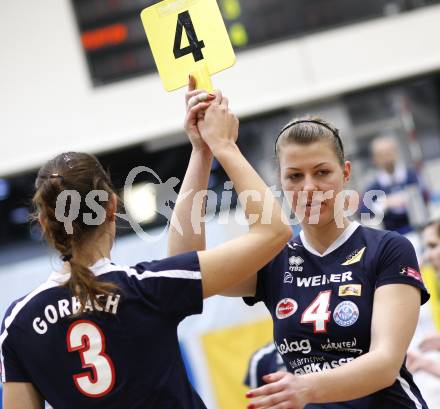 Volleyball MEVZA. ATSC Wildcats gegen Bratislava. Lina Gorbach, Samira Mauch (Wildcats). Klagenfurt, 12.12.2009
Foto: Kuess

---
pressefotos, pressefotografie, kuess, qs, qspictures, sport, bild, bilder, bilddatenbank