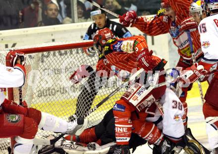 EBEL. Eishockey Bundesliga. KAC gegen Red Bull Salzburg. Kirk Furey,  (KAC),  Reinhard Divis (Salzburg). Klagenfurt, am 13.12.2009.
Foto: Kuess 

---
pressefotos, pressefotografie, kuess, qs, qspictures, sport, bild, bilder, bilddatenbank