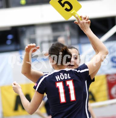 Volleyball MEVZA. ATSC Wildcats gegen Bratislava. Anna Hoedl, Maja Praeprost (Wildcats). Klagenfurt, 12.12.2009
Foto: Kuess

---
pressefotos, pressefotografie, kuess, qs, qspictures, sport, bild, bilder, bilddatenbank