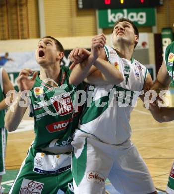 Basketball Bundesliga. Woerthersee Piraten gegen Kapfenberg Bulls.  Bernhard Weber, (Piraten), Mike Schachtner (Kapfenberg). Klagenfurt, 14.12.2009
Foto: Kuess

---
pressefotos, pressefotografie, kuess, qs, qspictures, sport, bild, bilder, bilddatenbank