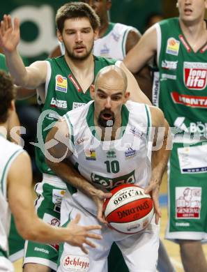 Basketball Bundesliga. Woerthersee Piraten gegen Kapfenberg Bulls. Joachim Buggelsheim, (Piraten),  Samuel Knabl (Kapfenberg). Klagenfurt, 14.12.2009
Foto: Kuess

---
pressefotos, pressefotografie, kuess, qs, qspictures, sport, bild, bilder, bilddatenbank