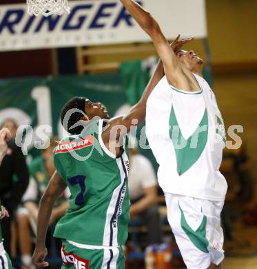 Basketball Bundesliga. Woerthersee Piraten gegen Kapfenberg Bulls. Samuel Bachlechner, (Piraten), Kevin Nelson (Kapfenberg). Klagenfurt, 14.12.2009
Foto: Kuess

---
pressefotos, pressefotografie, kuess, qs, qspictures, sport, bild, bilder, bilddatenbank