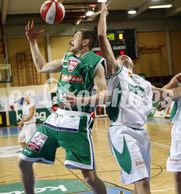 Basketball Bundesliga. Woerthersee Piraten gegen Kapfenberg Bulls. Bernhard Weber, (Piraten), Mike Schachtner (Kapfenberg). Klagenfurt, 14.12.2009
Foto: Kuess

---
pressefotos, pressefotografie, kuess, qs, qspictures, sport, bild, bilder, bilddatenbank