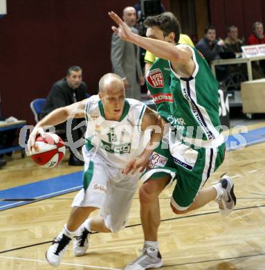 Basketball Bundesliga. Woerthersee Piraten gegen Kapfenberg Bulls. Davor Sattler, (Piraten), Zan Vrecko (Kapfenberg). Klagenfurt, 14.12.2009
Foto: Kuess

---
pressefotos, pressefotografie, kuess, qs, qspictures, sport, bild, bilder, bilddatenbank