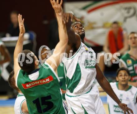 Basketball Bundesliga. Woerthersee Piraten gegen Kapfenberg Bulls. Phil McCandies, (Piraten),  Branimir Josipovic (Kapfenberg). Klagenfurt, 14.12.2009
Foto: Kuess

---
pressefotos, pressefotografie, kuess, qs, qspictures, sport, bild, bilder, bilddatenbank