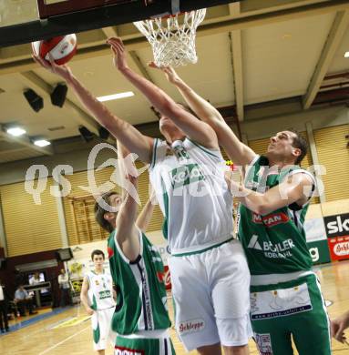 Basketball Bundesliga. Woerthersee Piraten gegen Kapfenberg Bulls. Rasid Mahalbasic, (Piraten), Heinz Kuegerl (Kapfenberg). Klagenfurt, 14.12.2009
Foto: Kuess

---
pressefotos, pressefotografie, kuess, qs, qspictures, sport, bild, bilder, bilddatenbank