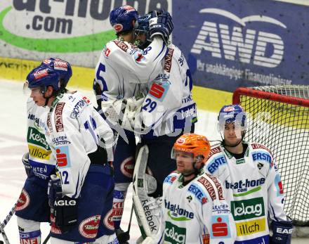 EBEL. Eishockey Bundesliga. EC Pasut VSV gegen EC Red Bull Salzburg. Enttaeuschung beim (VSV). Villach, am 15.12.2009.
Foto: Kuess 


---
pressefotos, pressefotografie, kuess, qs, qspictures, sport, bild, bilder, bilddatenbank